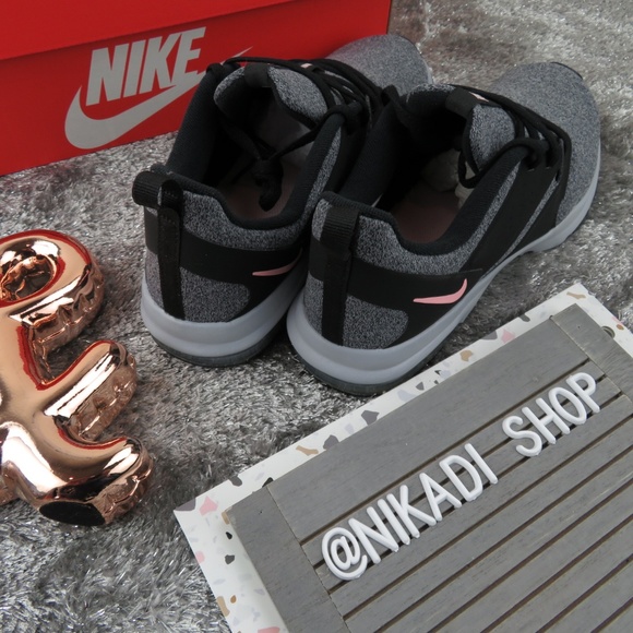 Nike Air Training Flyknit Sneakers - Picture 4 of 5